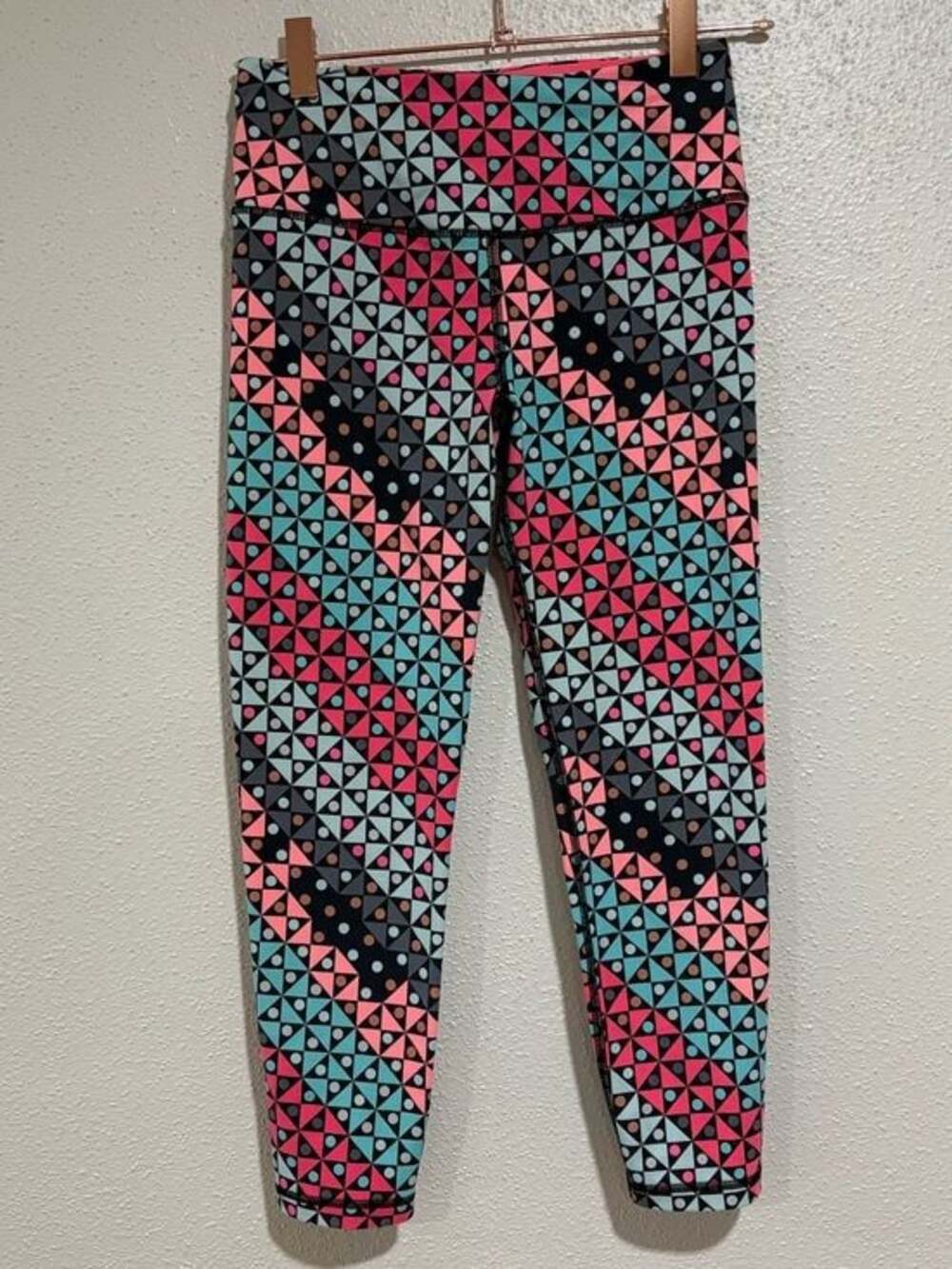 Victoria’s Secret VSX Sport Knockout Capri Leggings XS Geometric Print